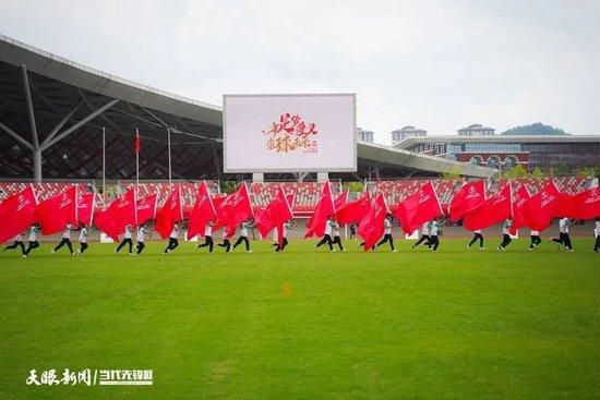 我们试图给他们施加很大压力，但他们有很高的水平，所以有时他们还是能把球传出去。